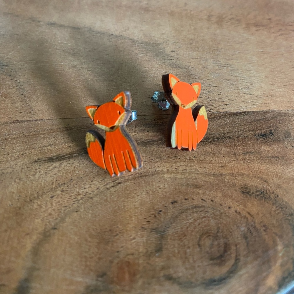 Woman NWOT Orange Fox Wooden Earrings